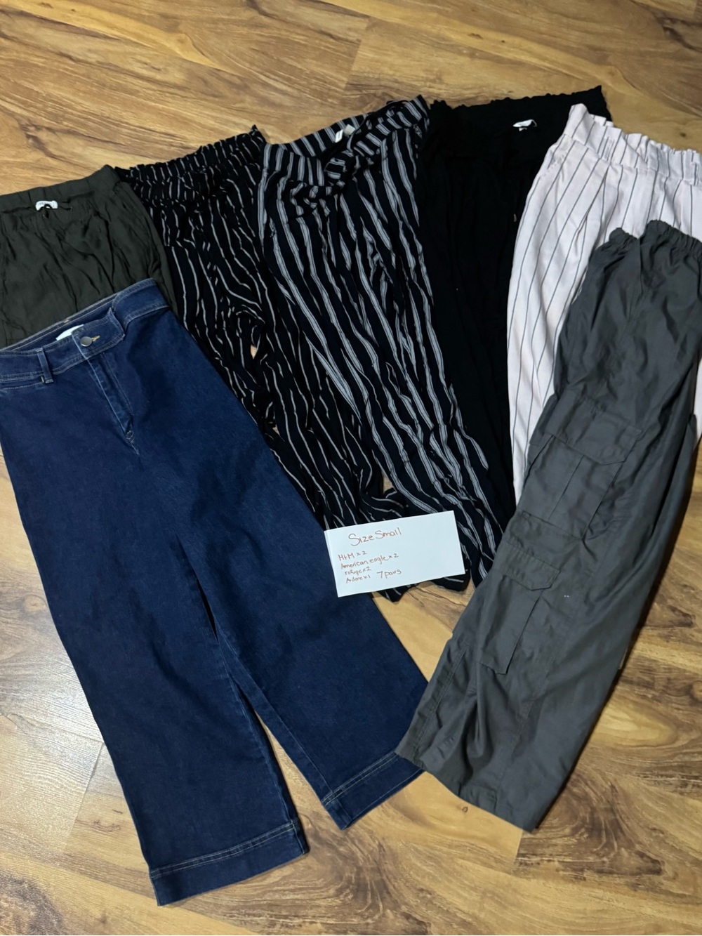Women’s 7 Pairs of Size Small Pants & Jean